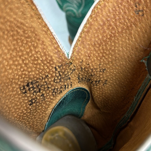 Justin boots SIZE 8 1/2 B - Picture 15 of 17